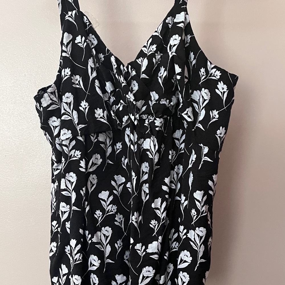 Simply Vera Vera Wang Black and White Floral Tank Top